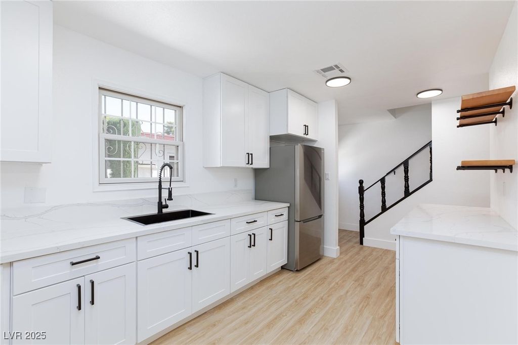 171 Greenbriar Townhouse Way, Las Vegas, NV 89121