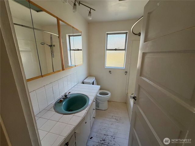 1211 N 50th Street, Seattle, WA 98103