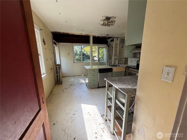 1211 N 50th Street, Seattle, WA 98103