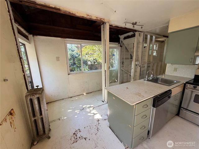 1211 N 50th Street, Seattle, WA 98103