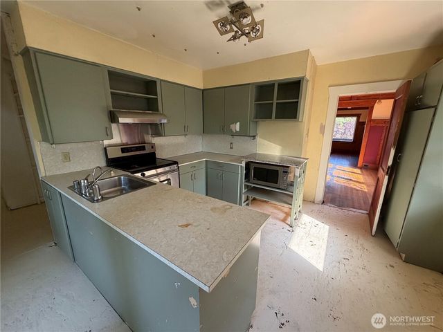 1211 N 50th Street, Seattle, WA 98103