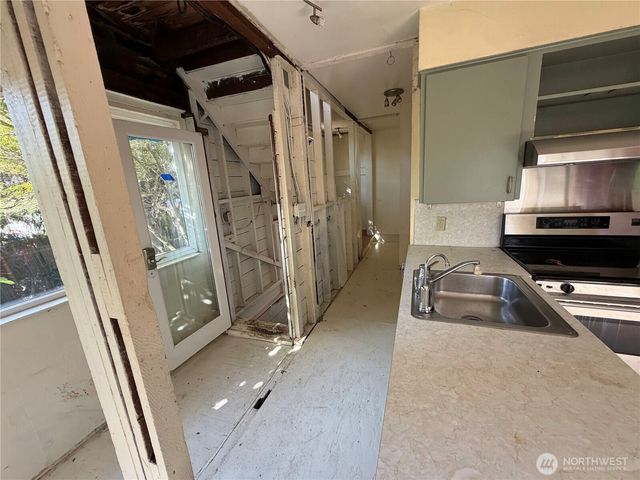 1211 N 50th Street, Seattle, WA 98103