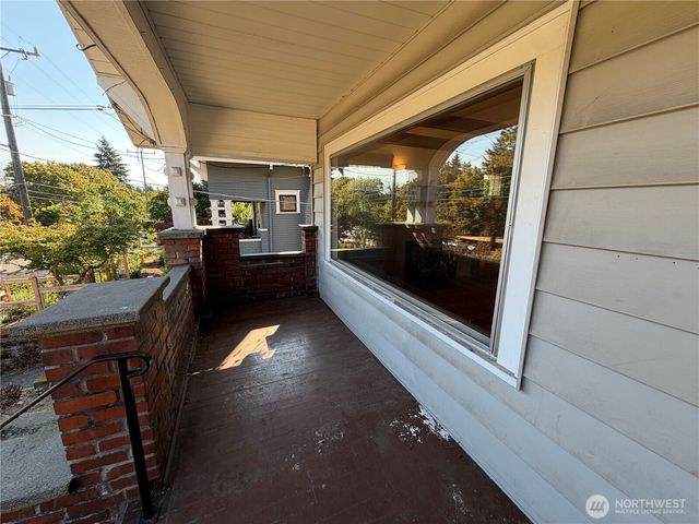 1211 N 50th Street, Seattle, WA 98103