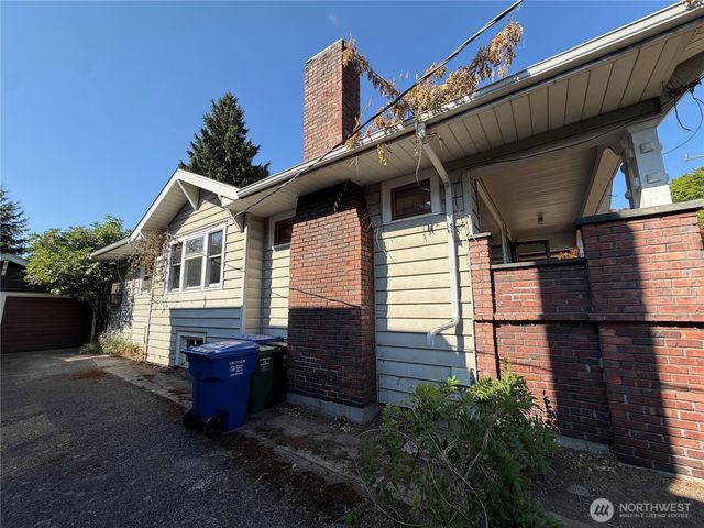 1211 N 50th Street, Seattle, WA 98103
