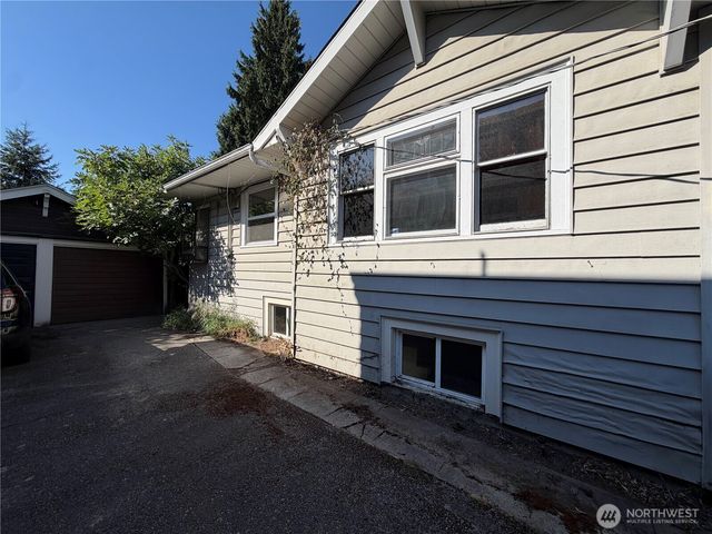 1211 N 50th Street, Seattle, WA 98103
