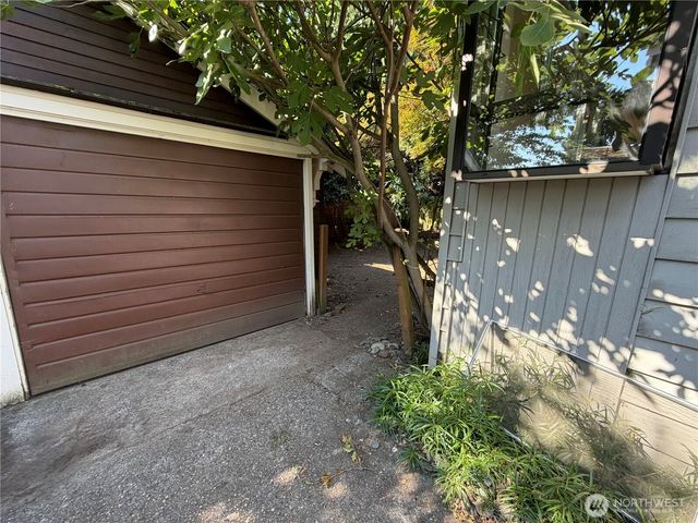 1211 N 50th Street, Seattle, WA 98103