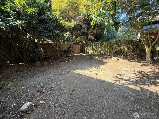 1211 N 50th Street, Seattle, WA 98103