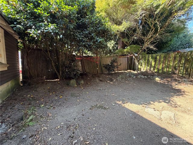 1211 N 50th Street, Seattle, WA 98103