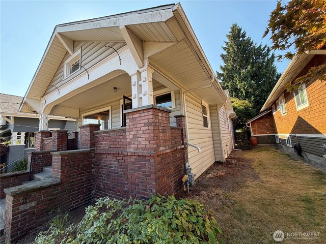 1211 N 50th Street, Seattle, WA 98103