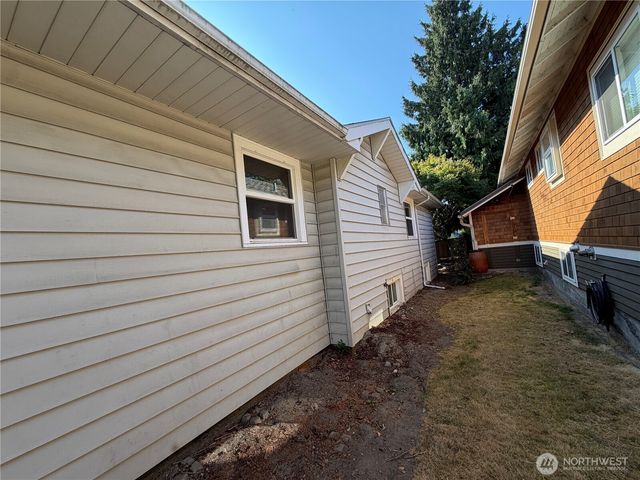 1211 N 50th Street, Seattle, WA 98103