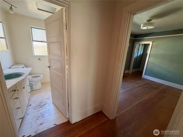 1211 N 50th Street, Seattle, WA 98103