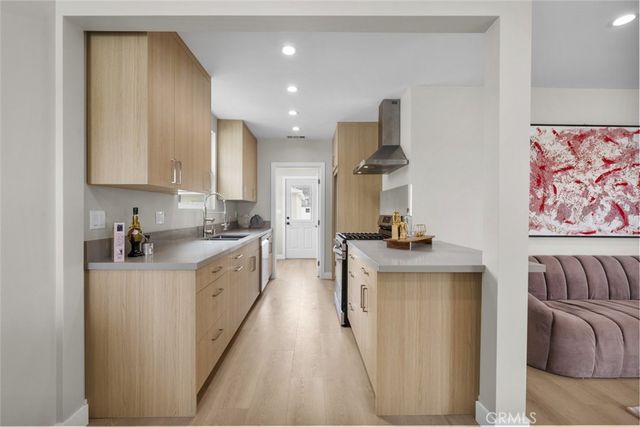 6820 Jellico Avenue, Van Nuys, CA 91406