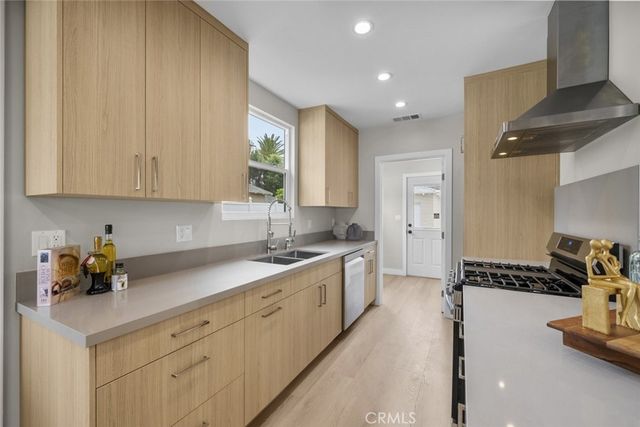 6820 Jellico Avenue, Van Nuys, CA 91406