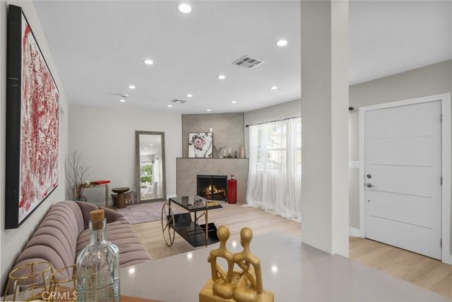 6820 Jellico Avenue, Van Nuys, CA 91406