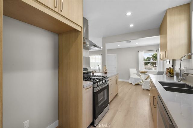 6820 Jellico Avenue, Van Nuys, CA 91406