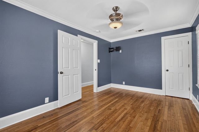 613 E Worth Street, Grapevine, TX 76051