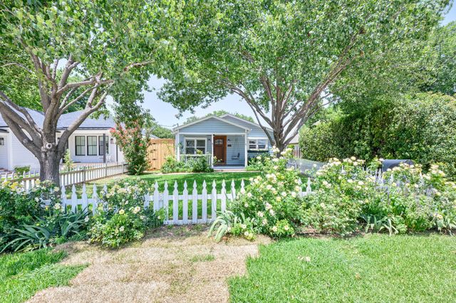 613 E Worth Street, Grapevine, TX 76051