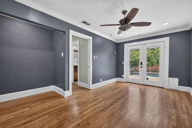 613 E Worth Street, Grapevine, TX 76051