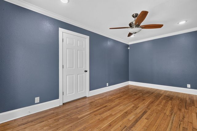 613 E Worth Street, Grapevine, TX 76051