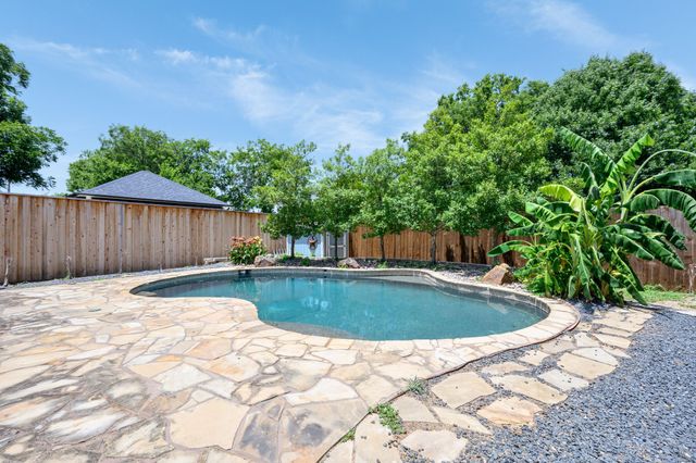 613 E Worth Street, Grapevine, TX 76051