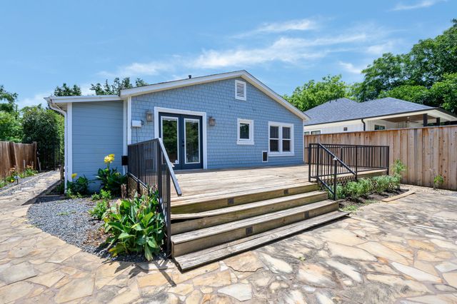 613 E Worth Street, Grapevine, TX 76051
