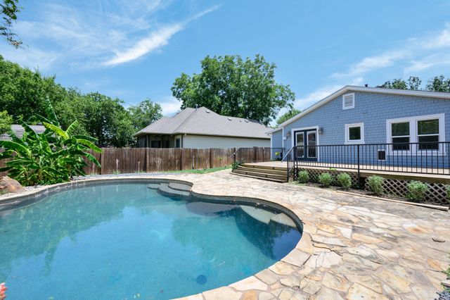 613 E Worth Street, Grapevine, TX 76051