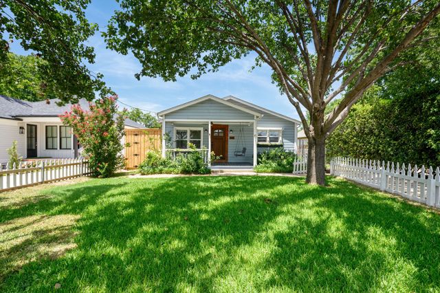 613 E Worth Street, Grapevine, TX 76051