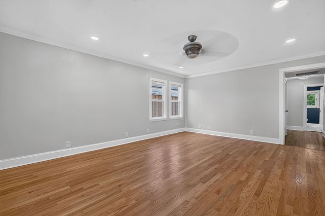 613 E Worth Street, Grapevine, TX 76051