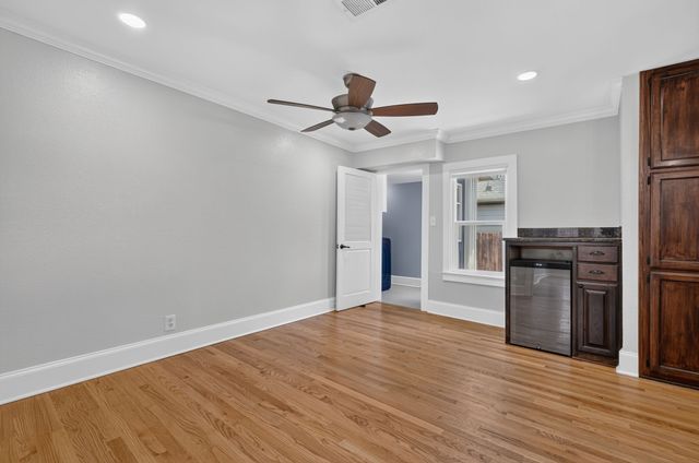 613 E Worth Street, Grapevine, TX 76051