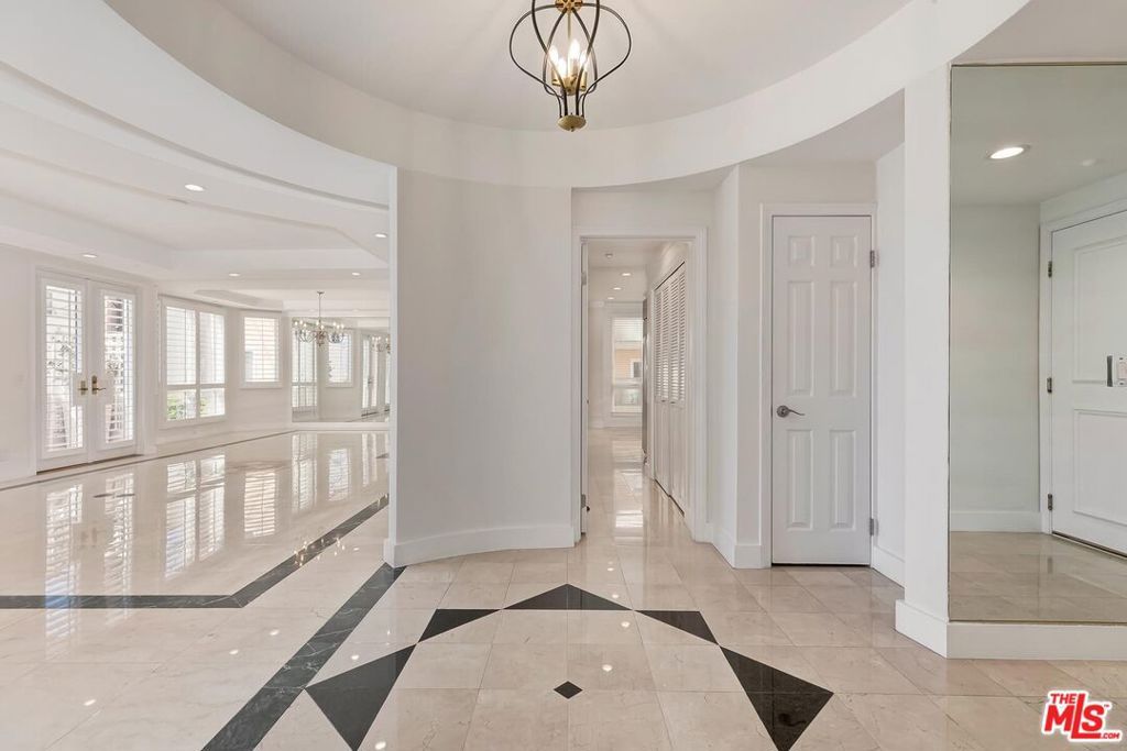 121 N Almont Drive 205, Beverly Hills, CA 90211 — photo 2