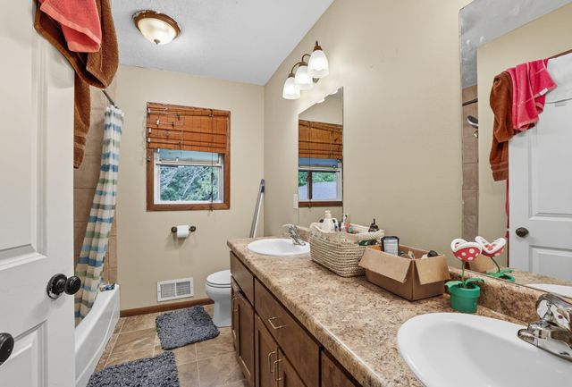 6456 Edgewood Avenue N, Brooklyn Park, MN 55428