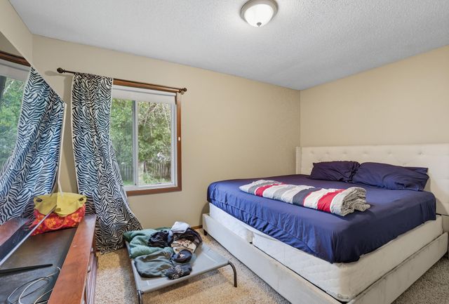 6456 Edgewood Avenue N, Brooklyn Park, MN 55428