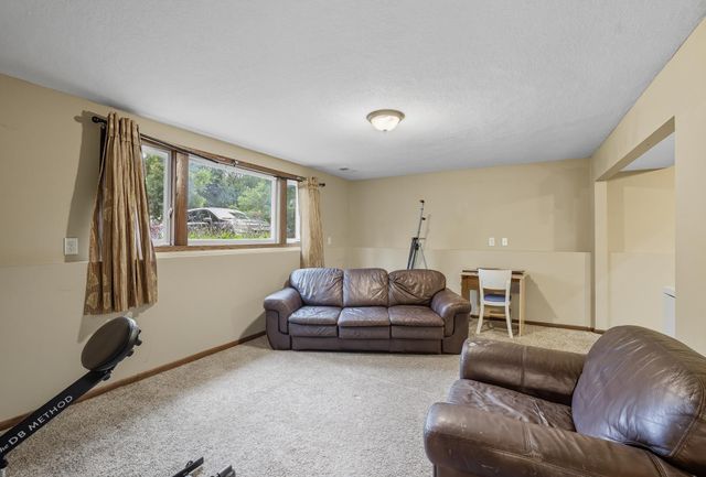 6456 Edgewood Avenue N, Brooklyn Park, MN 55428