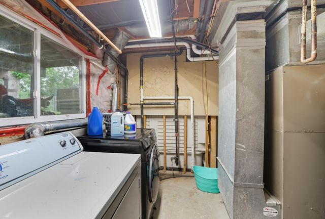 6456 Edgewood Avenue N, Brooklyn Park, MN 55428