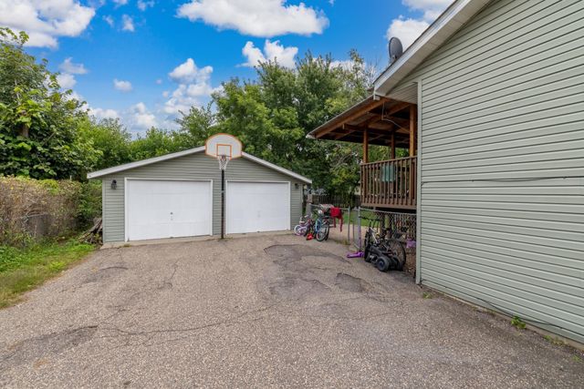 6456 Edgewood Avenue N, Brooklyn Park, MN 55428