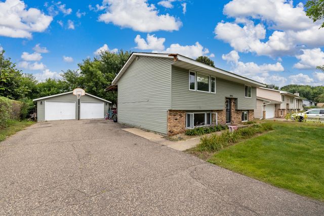 6456 Edgewood Avenue N, Brooklyn Park, MN 55428