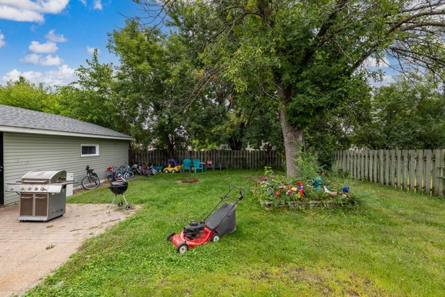 6456 Edgewood Avenue N, Brooklyn Park, MN 55428