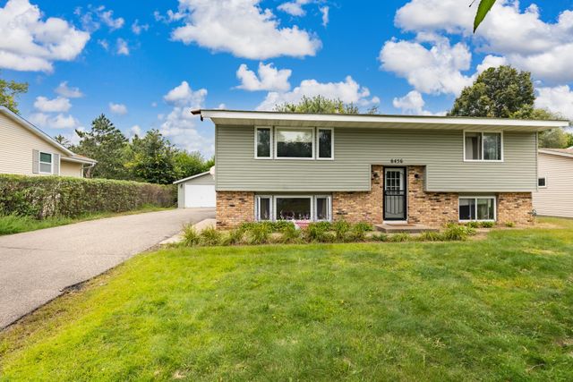 6456 Edgewood Avenue N, Brooklyn Park, MN 55428
