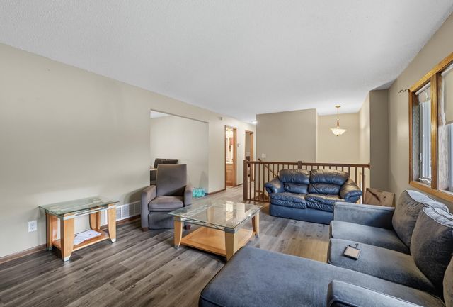 6456 Edgewood Avenue N, Brooklyn Park, MN 55428