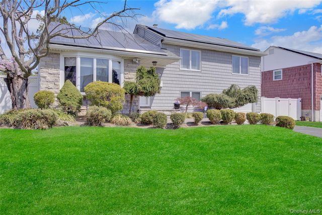 16 Amherst Drive, Massapequa, NY 11758