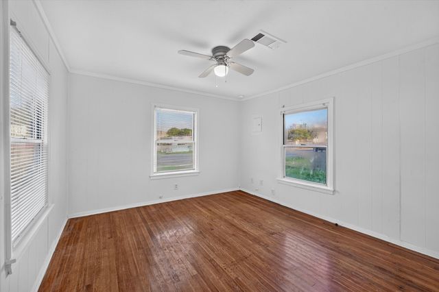 351 S Waco Street, Van Alstyne, TX 75495
