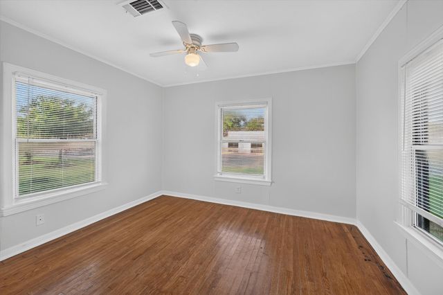 351 S Waco Street, Van Alstyne, TX 75495