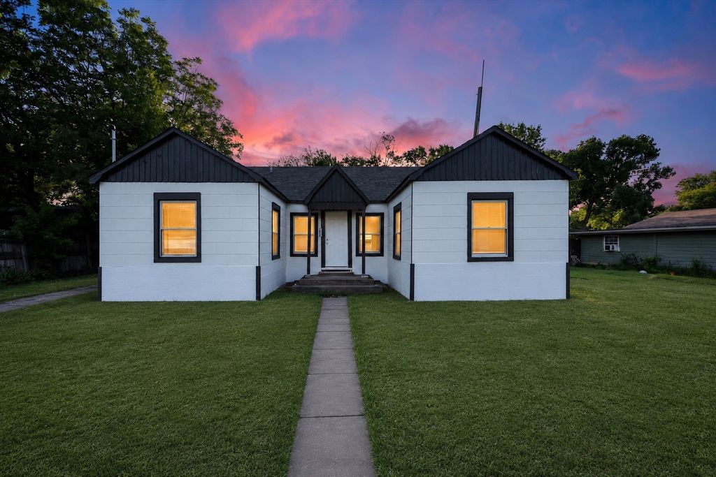 351 S Waco Street, Van Alstyne, TX 75495