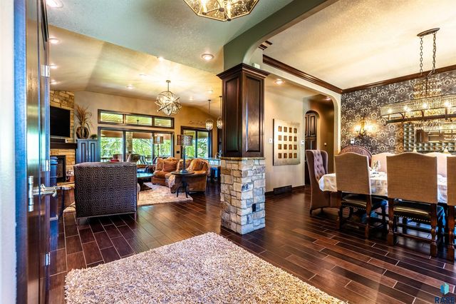 905 Ralph Rogers Rd Road, Sioux Falls, SD 57108