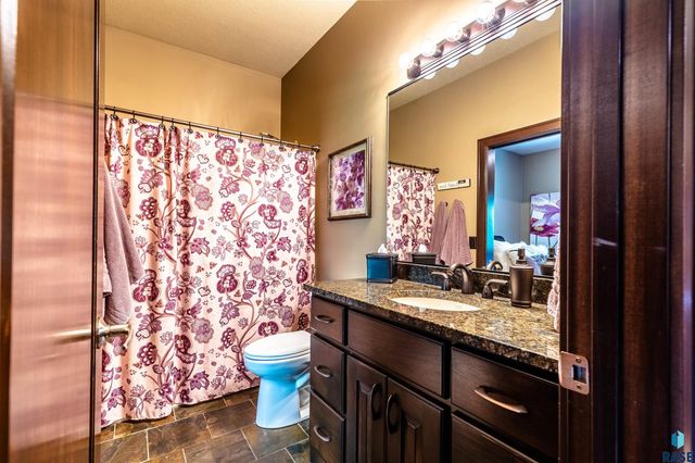 905 Ralph Rogers Rd Road, Sioux Falls, SD 57108
