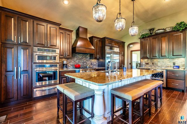 905 Ralph Rogers Rd Road, Sioux Falls, SD 57108