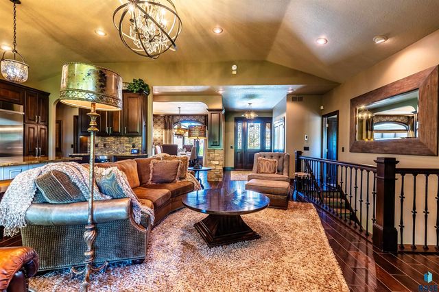 905 Ralph Rogers Rd Road, Sioux Falls, SD 57108