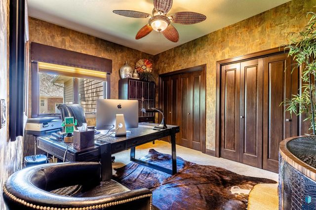 905 Ralph Rogers Rd Road, Sioux Falls, SD 57108
