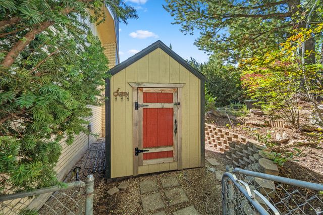 1406 SWINTON LN, Farmington, UT 84025