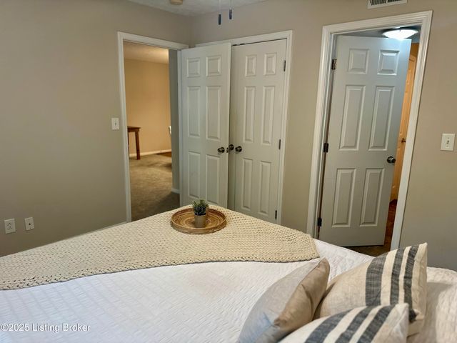 219 Middletown Square, Louisville, KY 40243